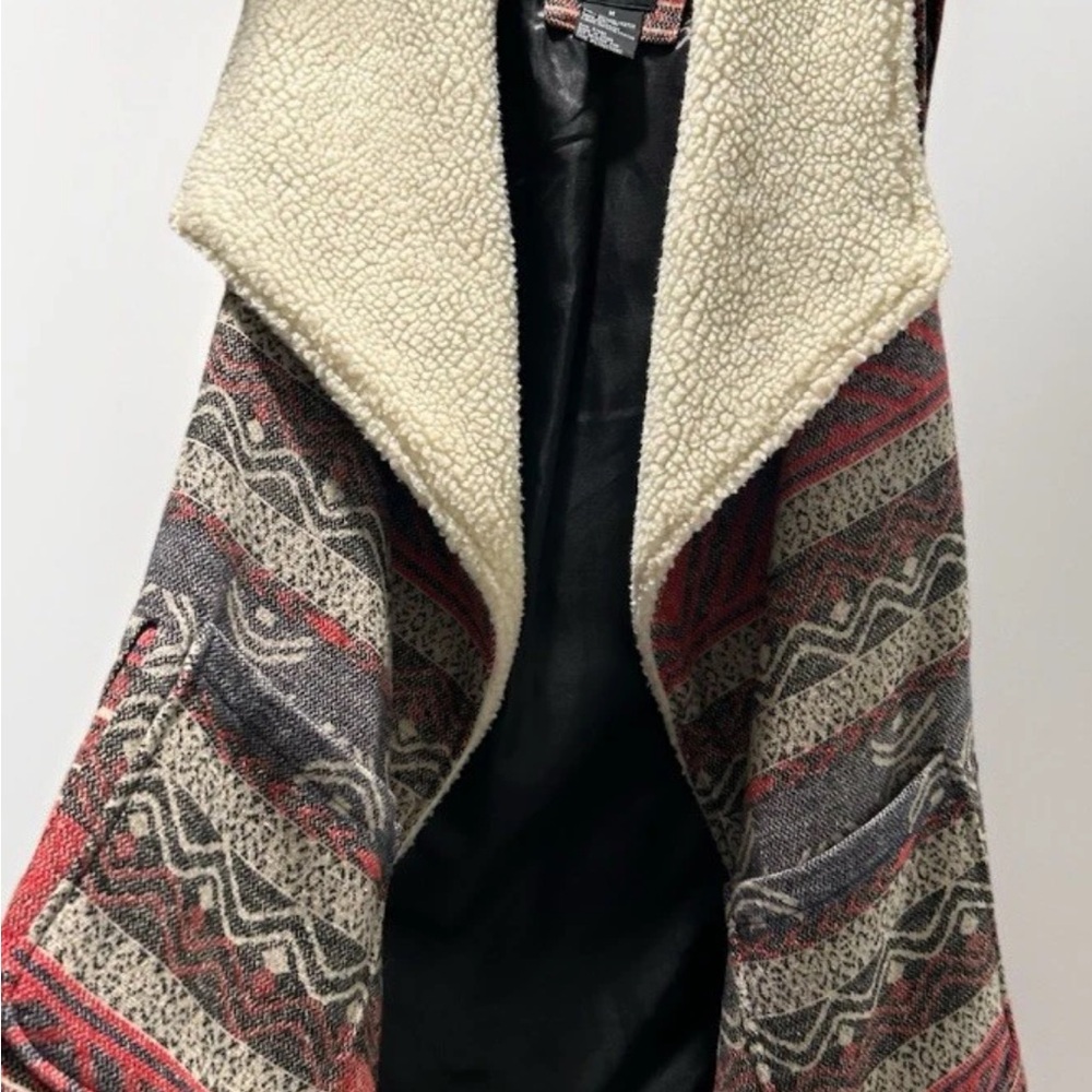Me Jane Red and Cream aztec Patterned Cardigan Sherpa Vest sz medium wool blend